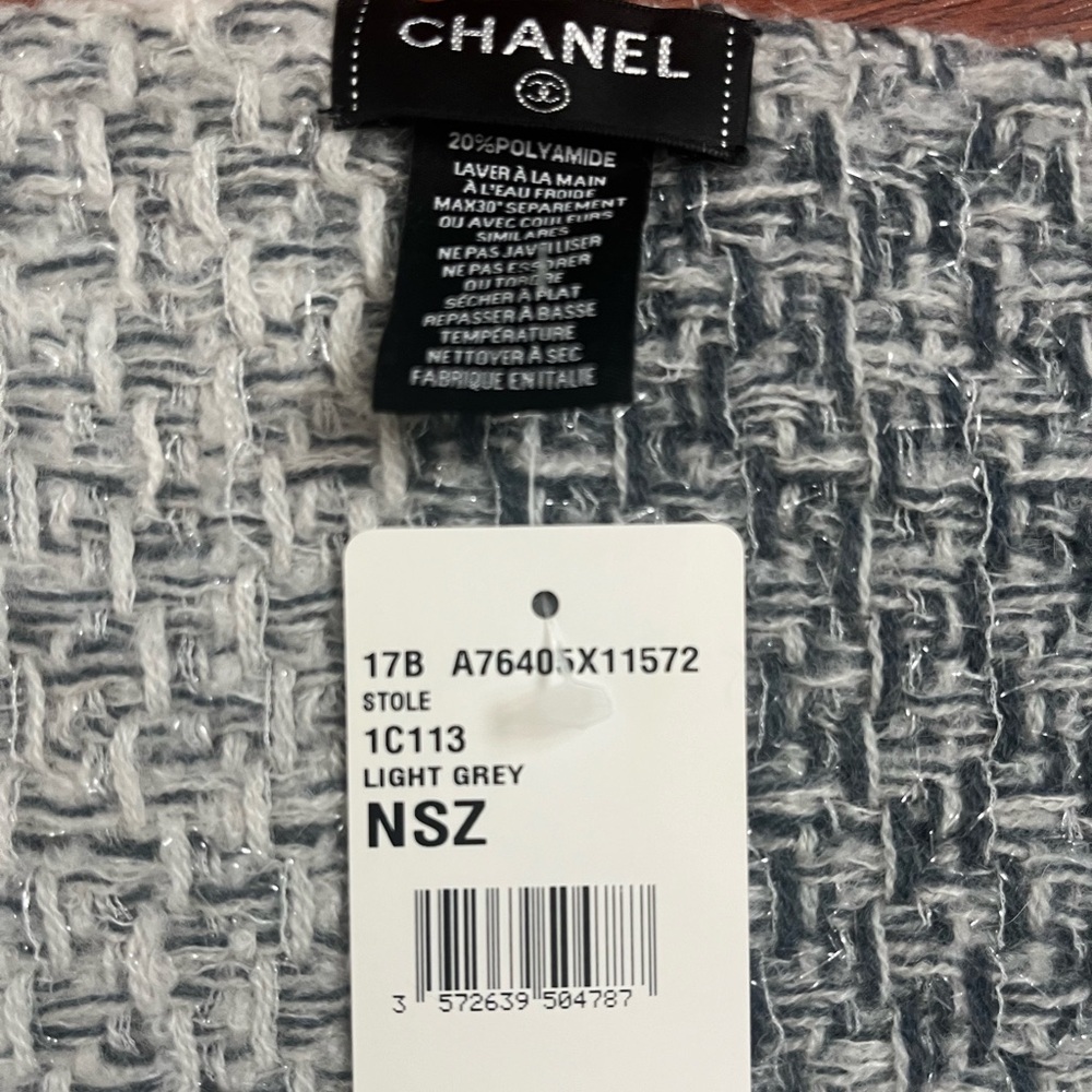 NEW CHANEL Archival CC logo Cashmere Scarf/Stole - Picture 6 of 6